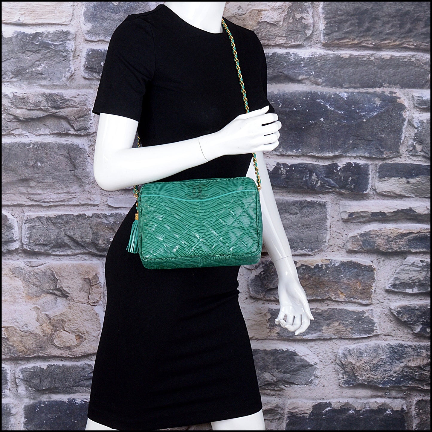 RDC14690 CHANEL Vintage '86-'88 Green Lizard Chain Strap Camera Bag