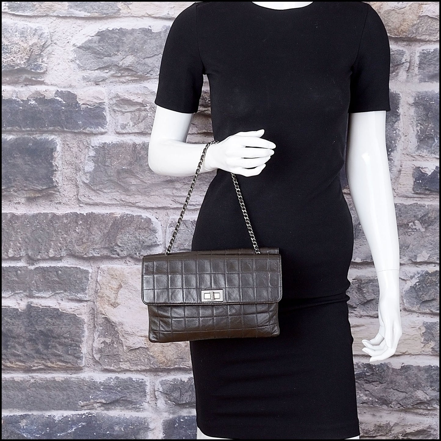 RDC14063 Authentic CHANEL Vintage 2000 Dark Brown Lambskin Mademoiselle Flap Bag