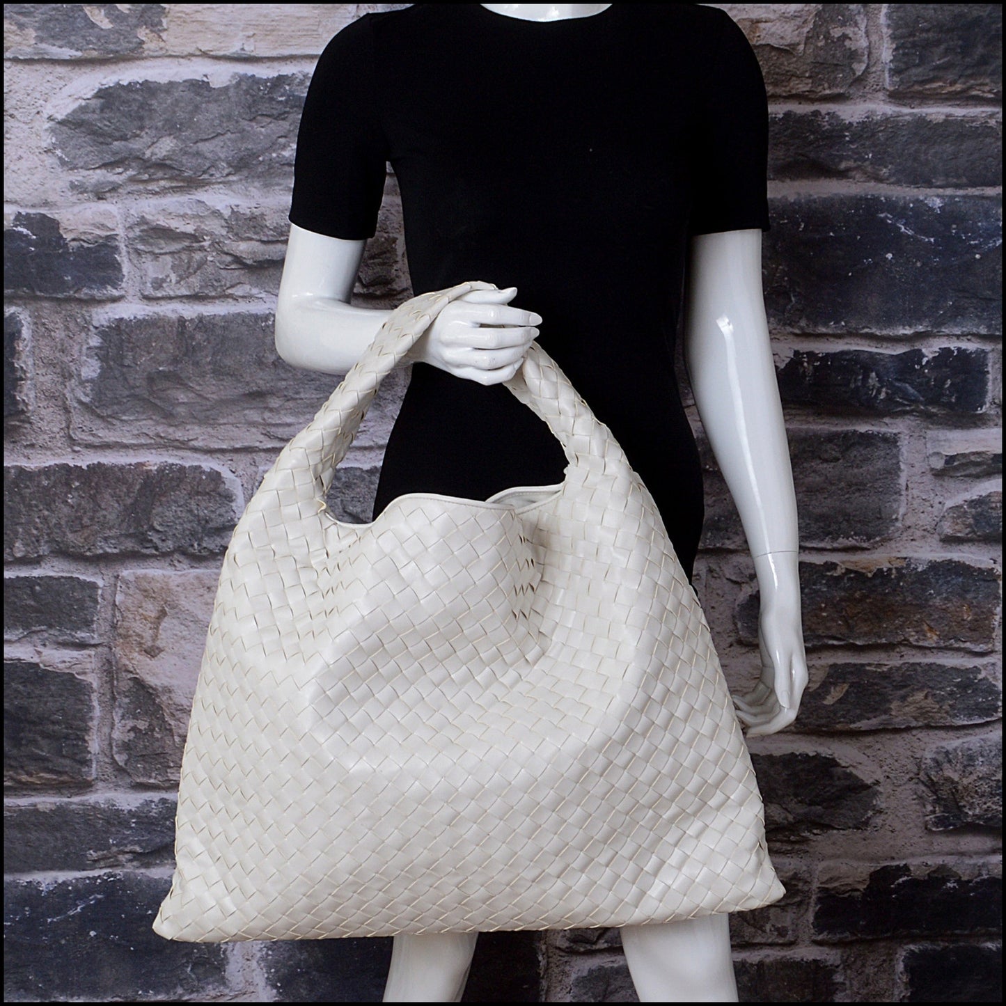 RDC14535 BOTTEGA VENETA White Intrecciato Calfskin Large Hop Bag