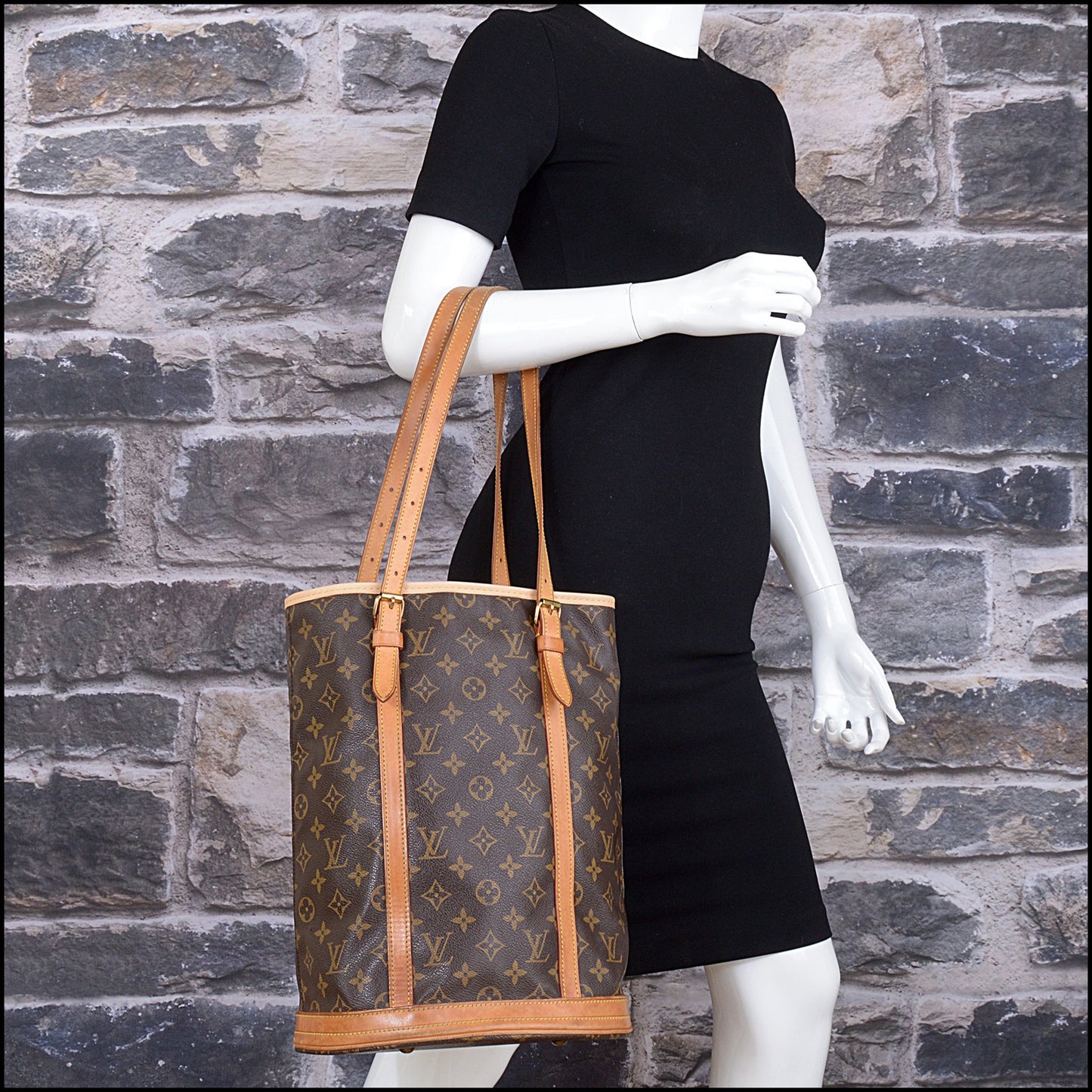 RDC15534 LOUIS VUITTON 2001 Brown LV Monogram Canvas Bucket GM