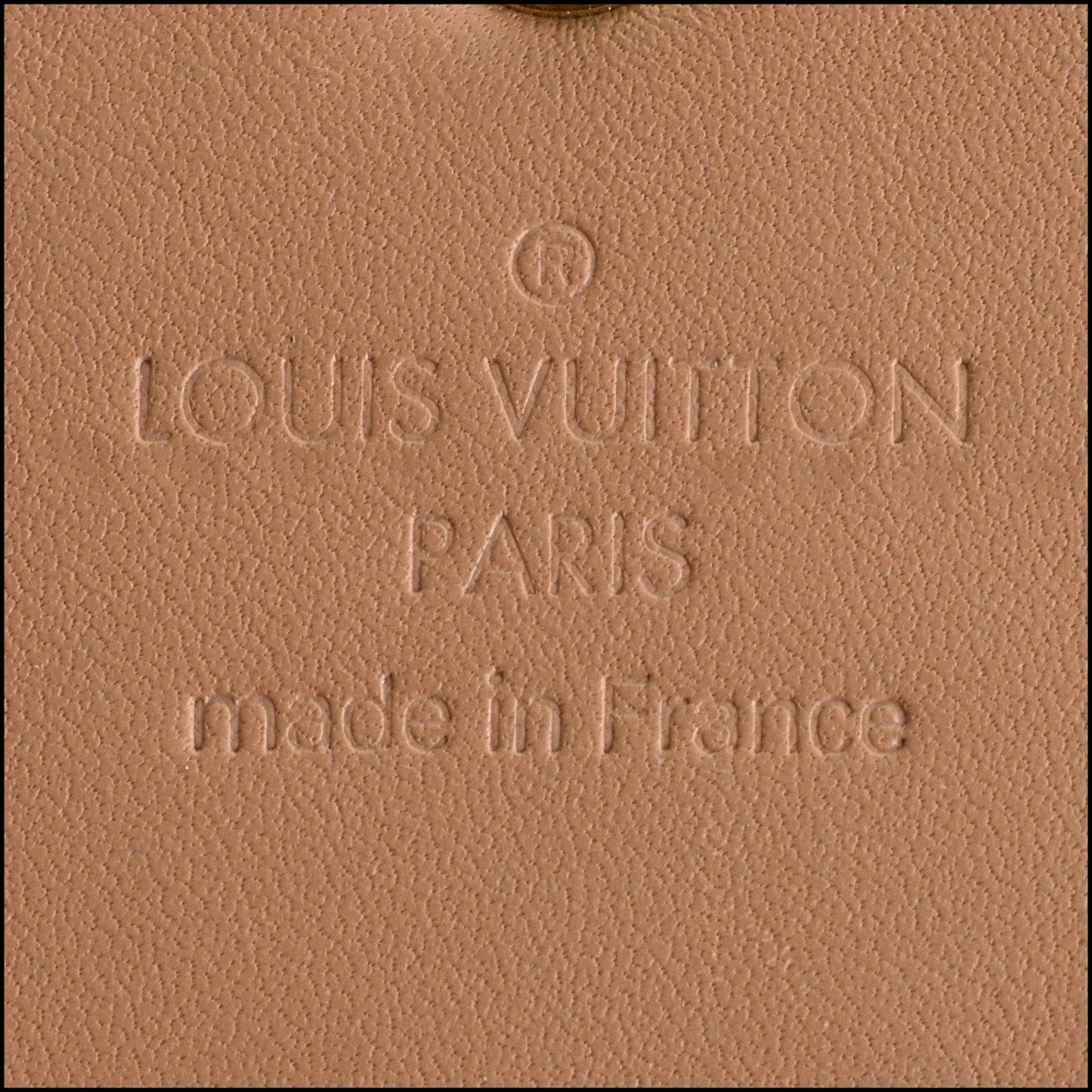 RDC14853 LOUIS VUITTON Beige Vernis Monogram Sarah Wallet