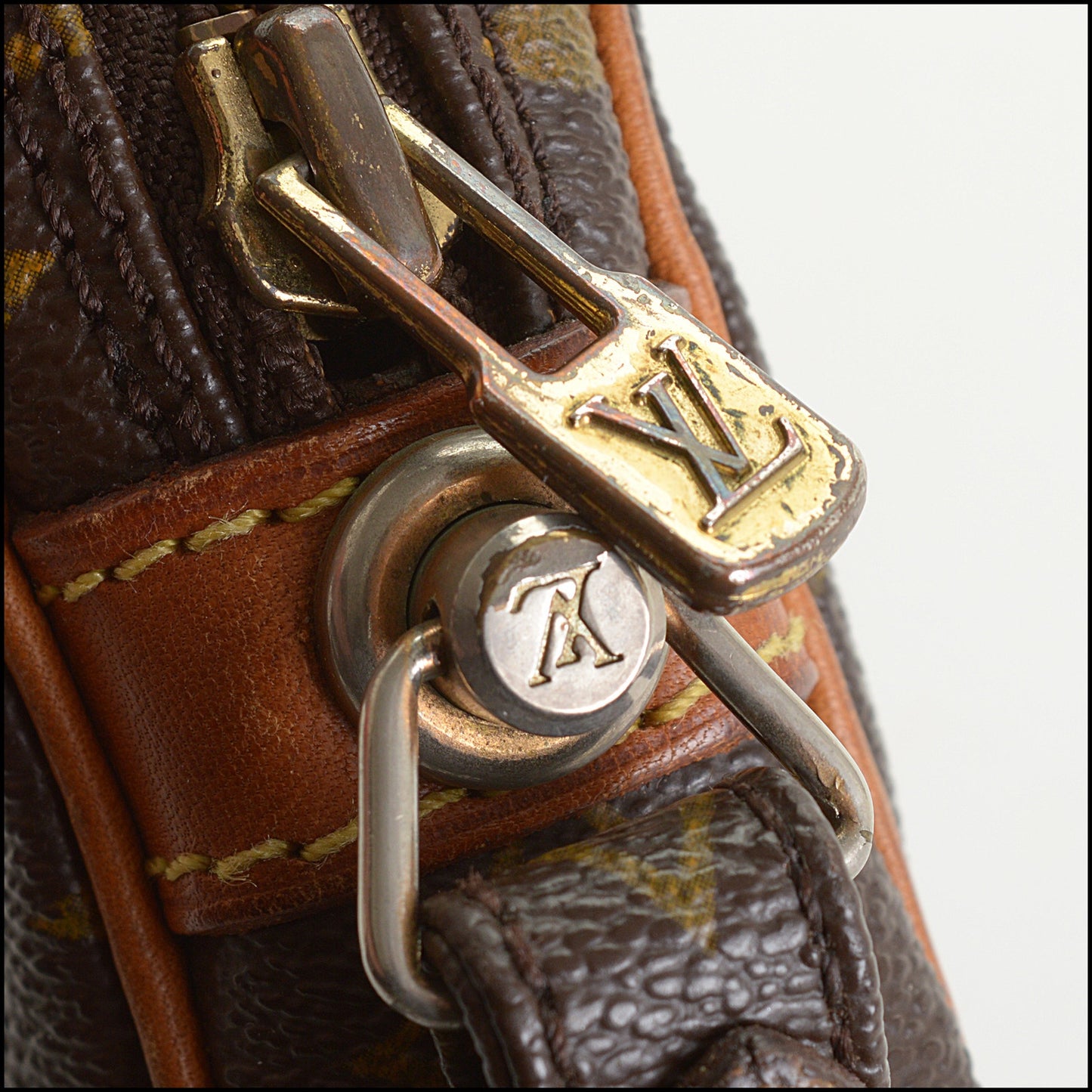 RDC14621 LOUIS VUITTON Monogram Marly Dragonne Wristlet