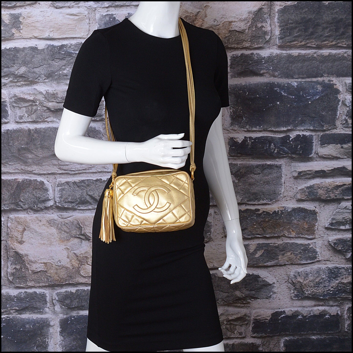 RDC14625 CHANEL Vintage '89-'91 Gold Lambskin Diamond CC Quilted Small Camera Bag