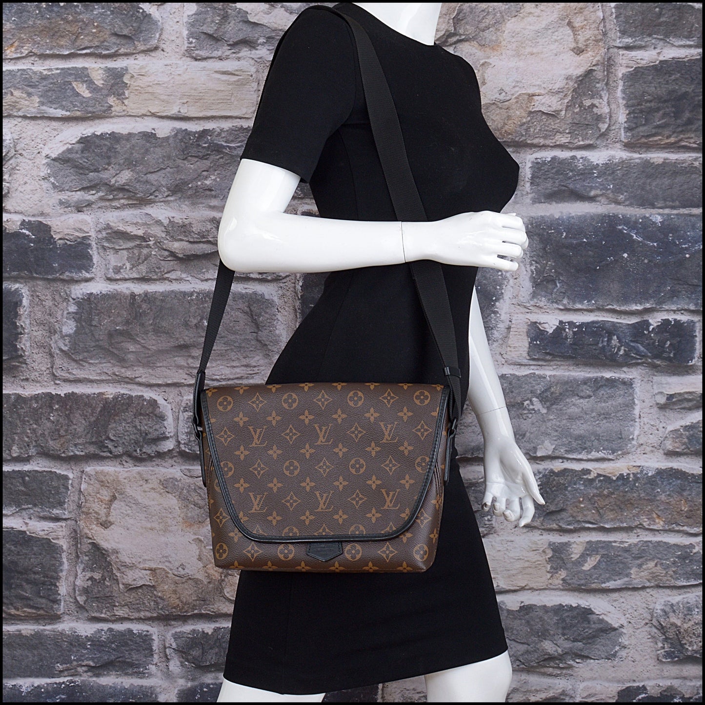 RDC15333 LOUIS VUITTON Brown Monogram Macassar Magnetic Messenger Bag