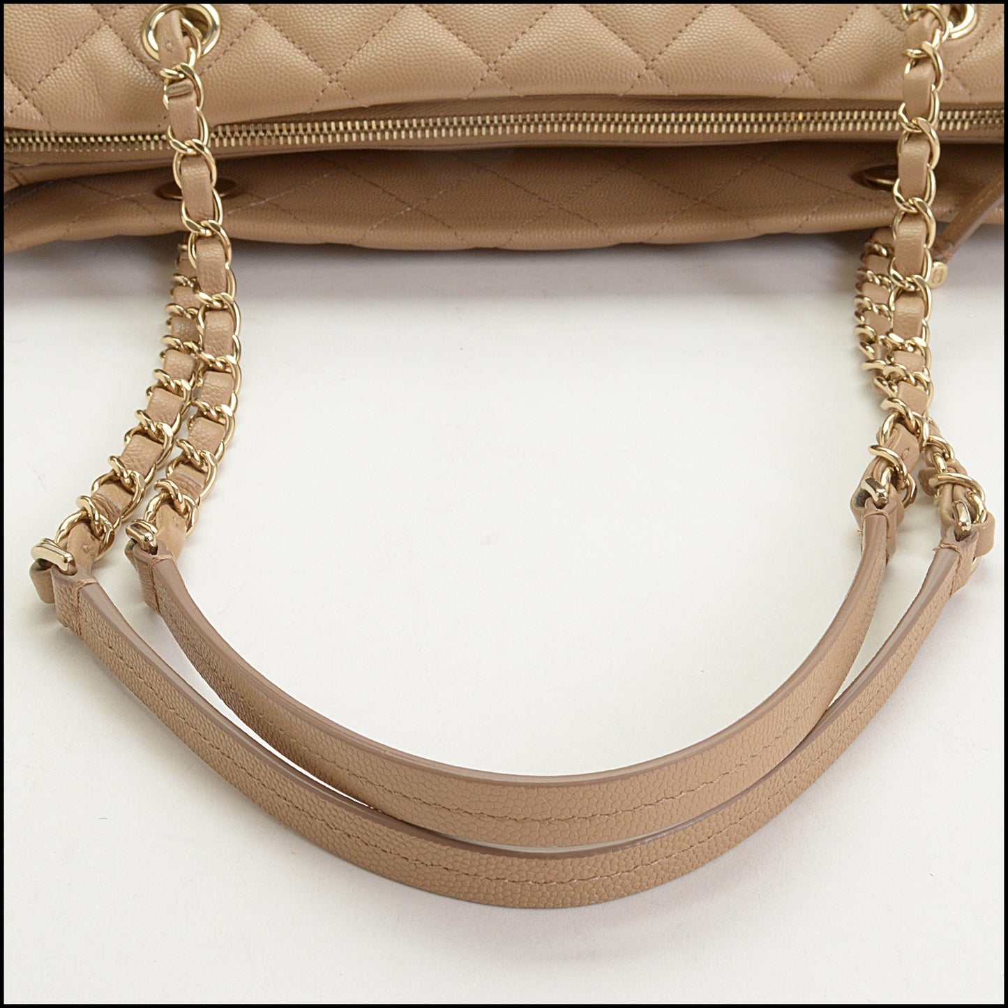 RDC14915 CHANEL 2019 Beige Caviar Leather Gold HW Rolled Up Bag