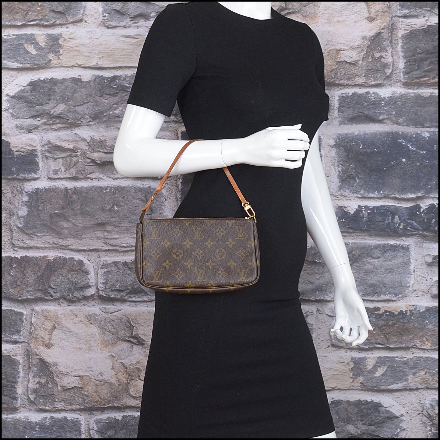 RDC15442 LOUIS VUITTON '00 Brown LV Monogram Canvas Pochette Accessoires Bag