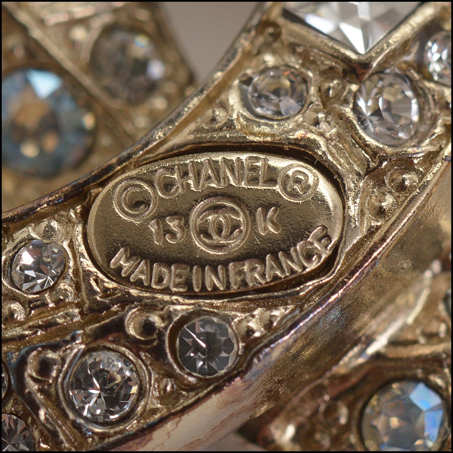 RDC15012 CHANEL '13 Crystal CC Logo Brooch Pin