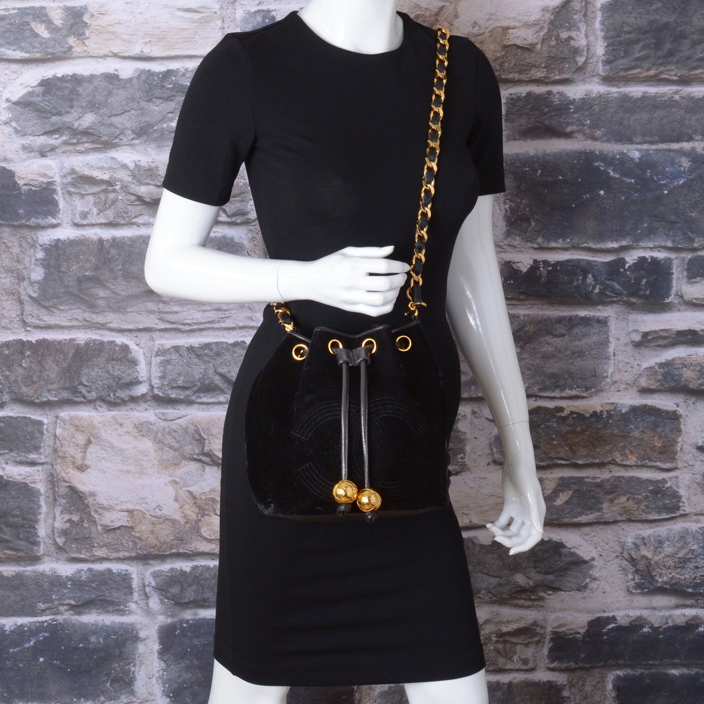 RDC14624 CHANEL Vintage '91-'94 Black Velvet CC Drawstring Small Bucket Bag
