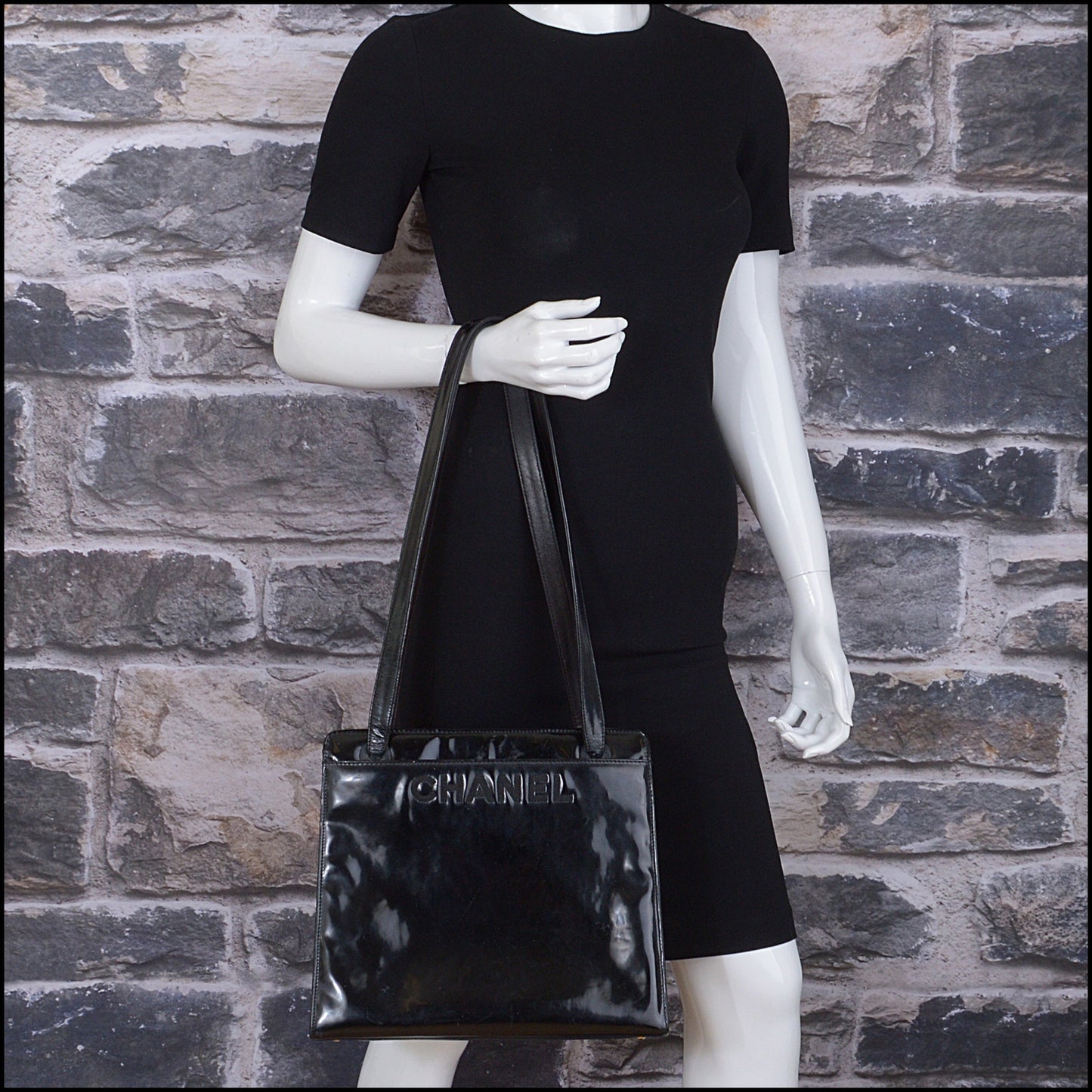 RDC15132 CHANEL '97-99 Black Patent Leather Tote Bag