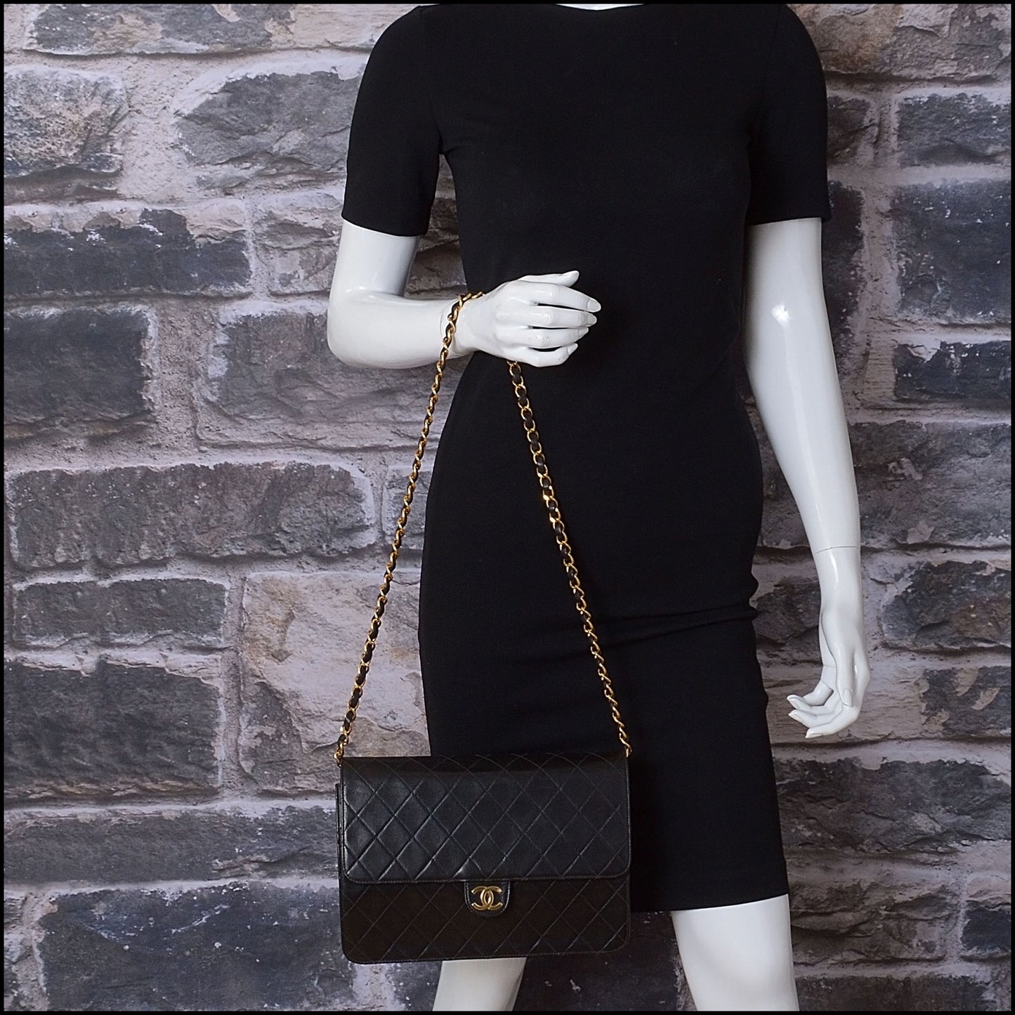 RDC14087 Authentic CHANEL Vintage '94-'96 Black Quilted Lambskin Single Flap Bag