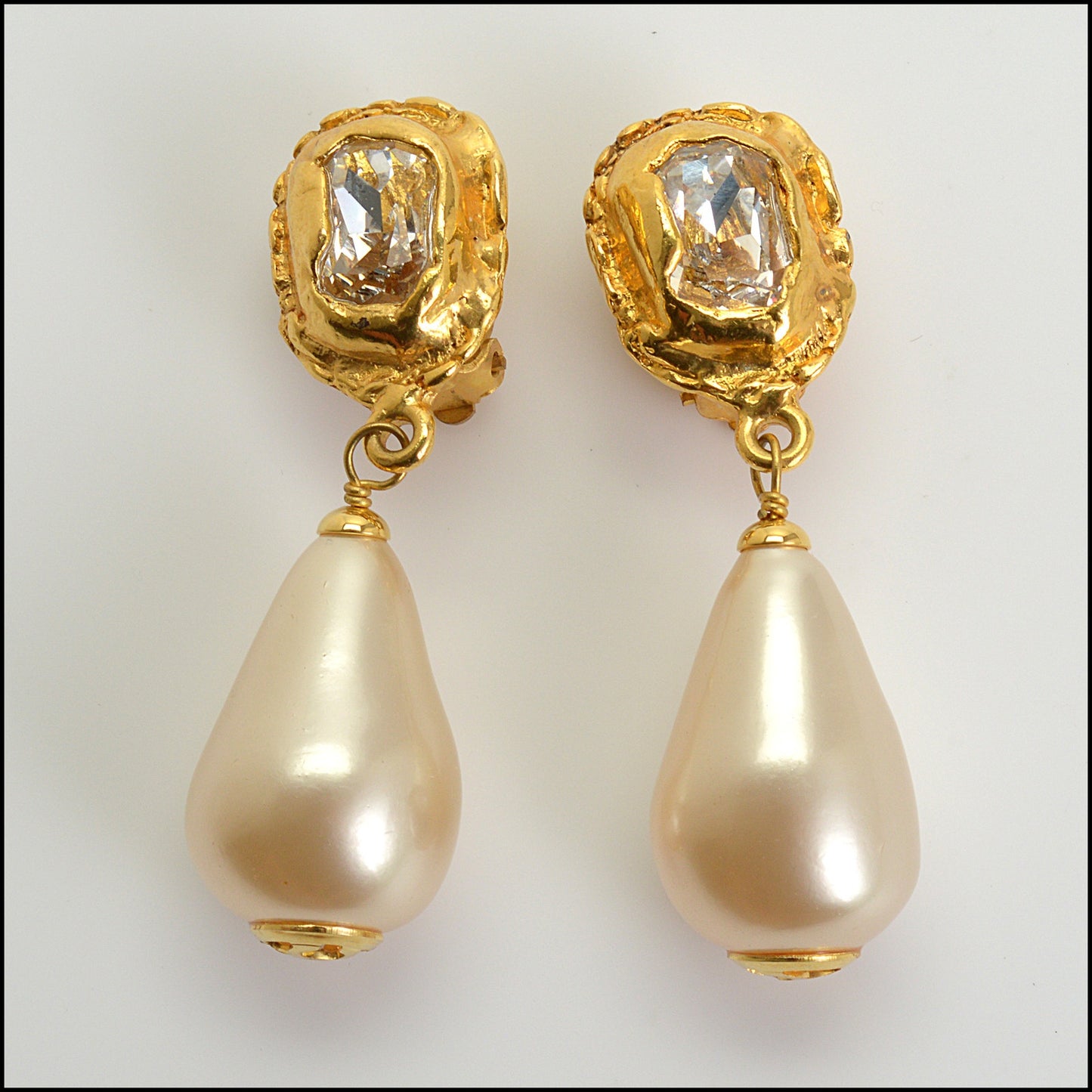 RDC14835 CHANEL Clip-On Pearl Drop Earrings