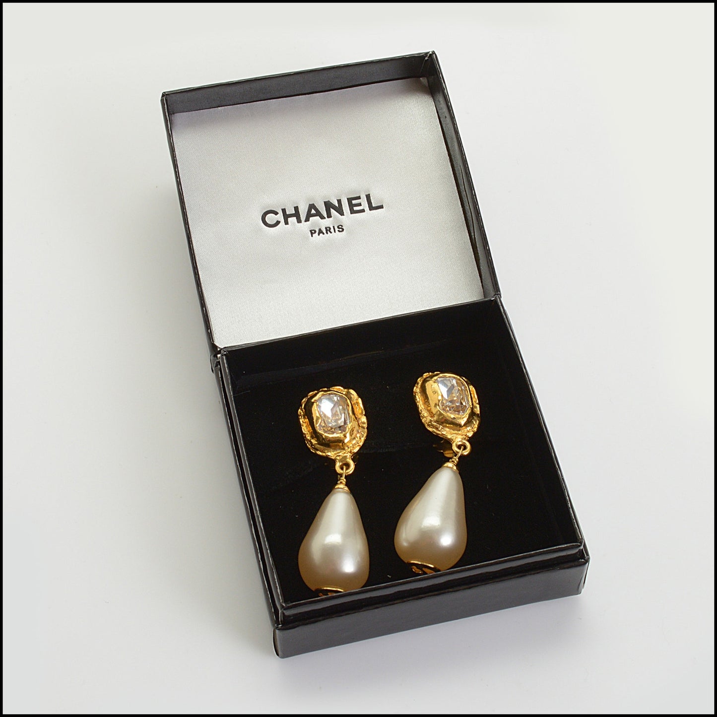 RDC14835 CHANEL Clip-On Pearl Drop Earrings