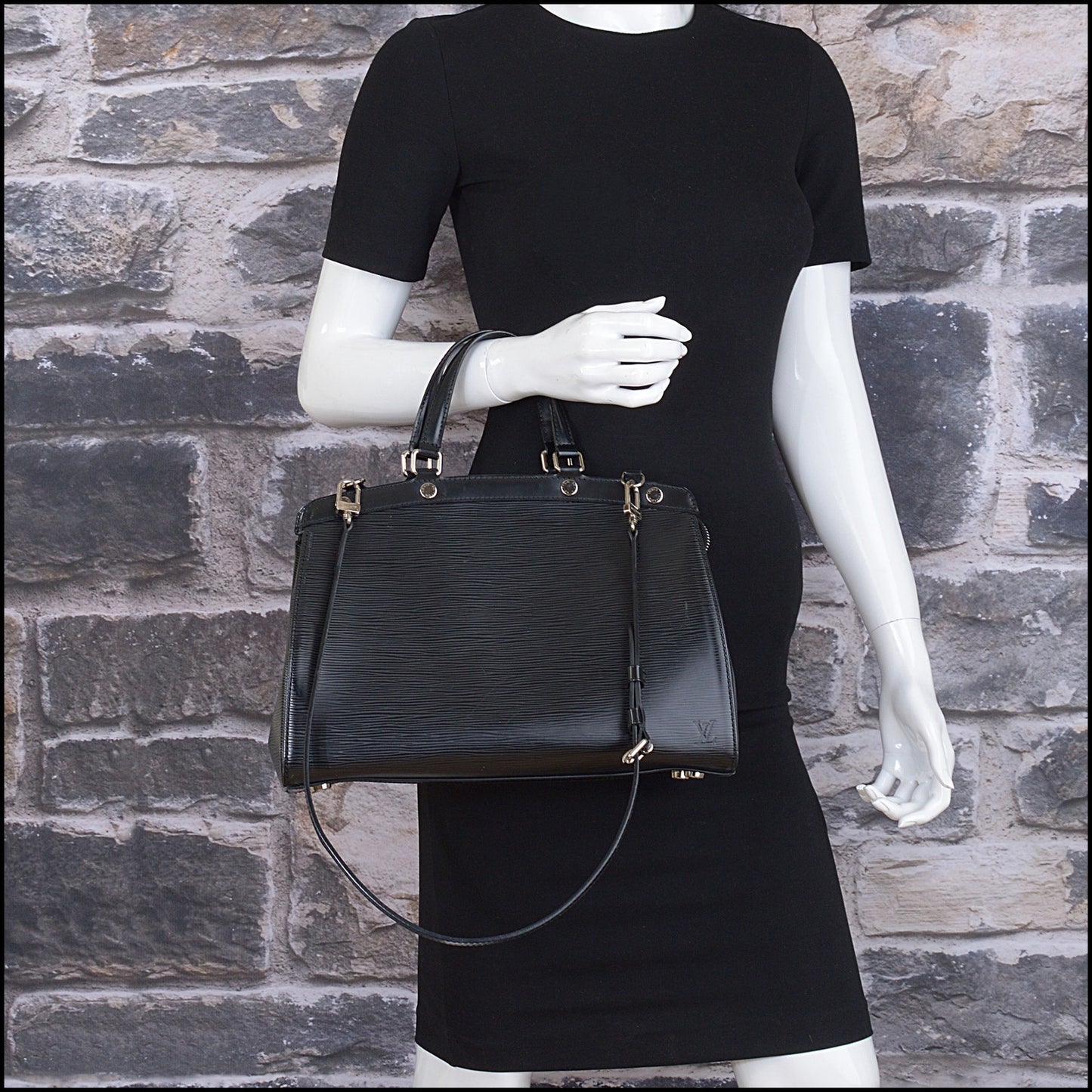 RDC15395 LOUIS VUITTON Black Epi Leather Brea Handbag