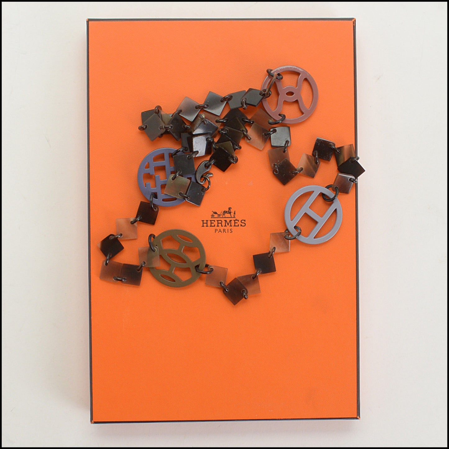 RDC14689 HERMES Buffalo Horn & Laquered Wood Logo Necklace