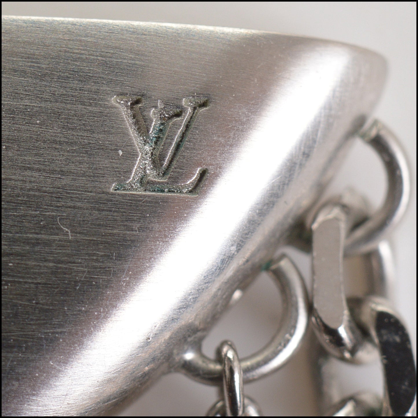 RDC14726 Louis Vuitton Silver Crystal Bionic Earrings with Dangle Chain