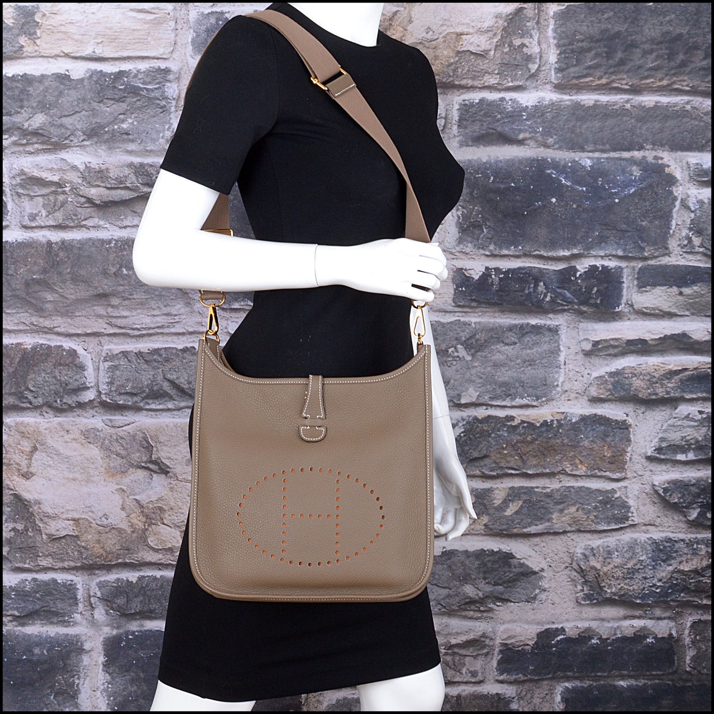 RDC14917 HERMES 2021 Etoupe/Taupe Clemence Leather Evelyne III 29 Pocket Crossbody Bag