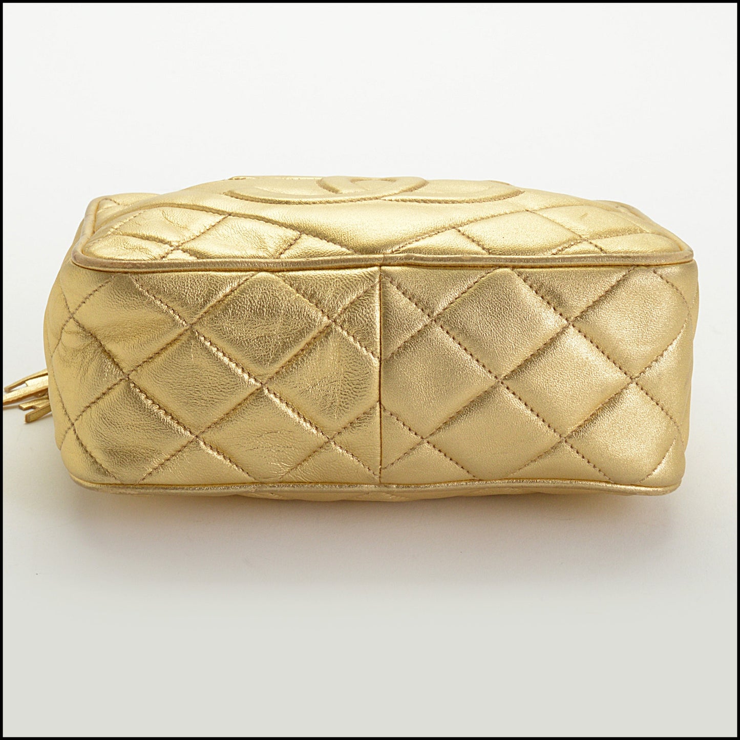 RDC14625 CHANEL Vintage '89-'91 Gold Lambskin Diamond CC Quilted Small Camera Bag