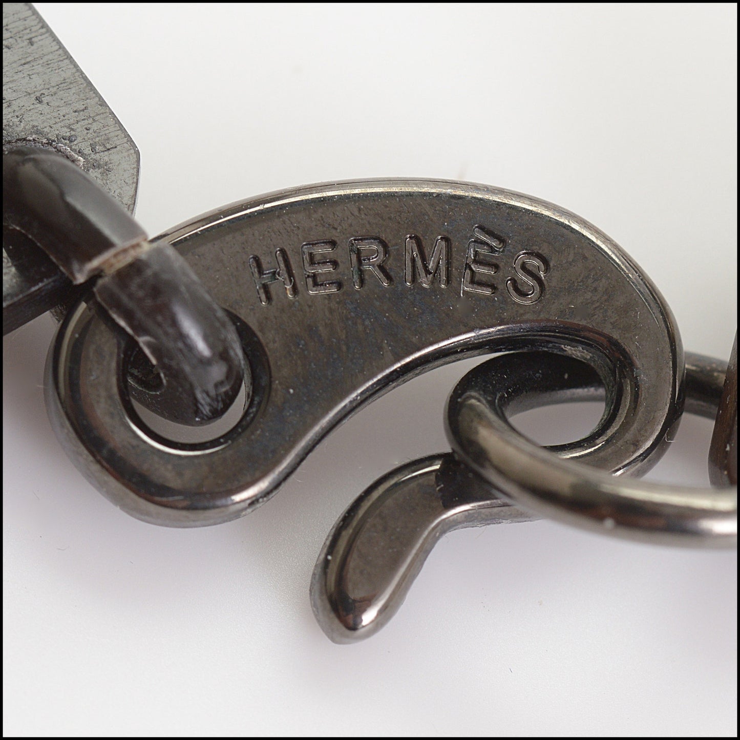RDC14689 HERMES Buffalo Horn & Laquered Wood Logo Necklace