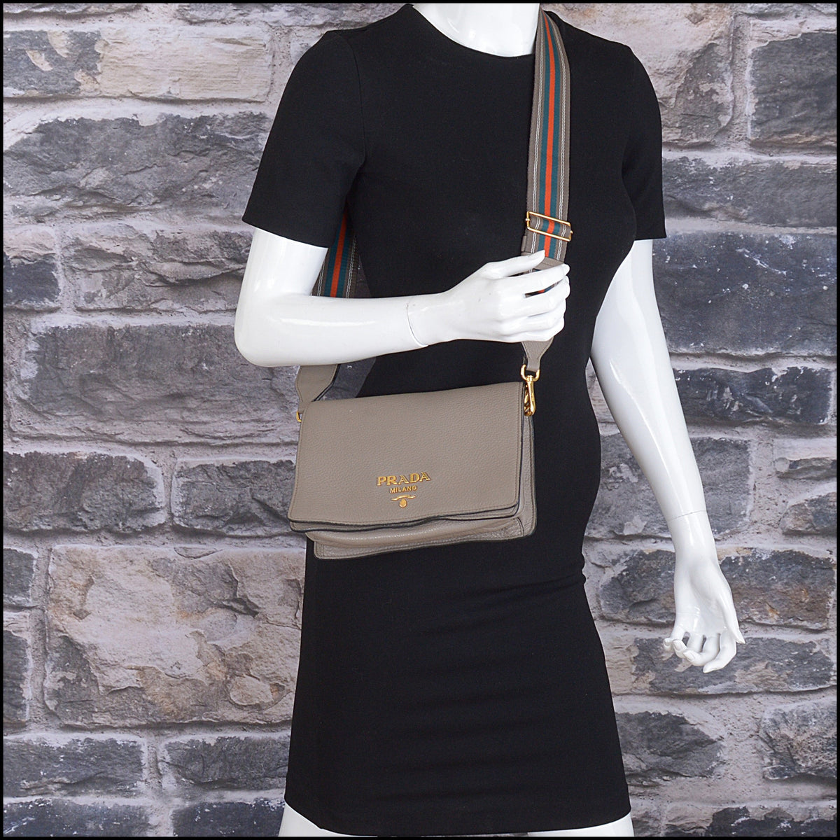 RDC15679 PRADA Argilla Taupe Vitello Daino Leather Bandoliera Crossbody Bag