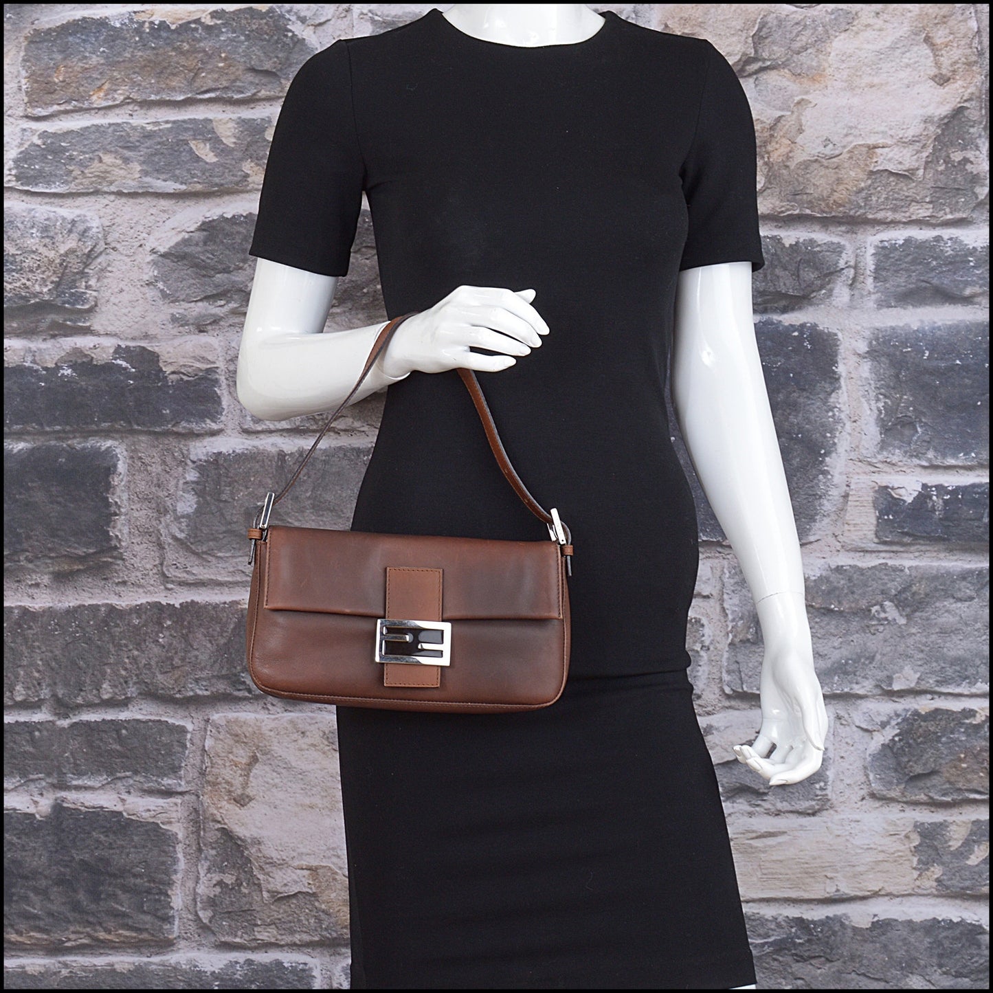 RDC15510 FENDI Vintage Brown Leather Baguette Bag