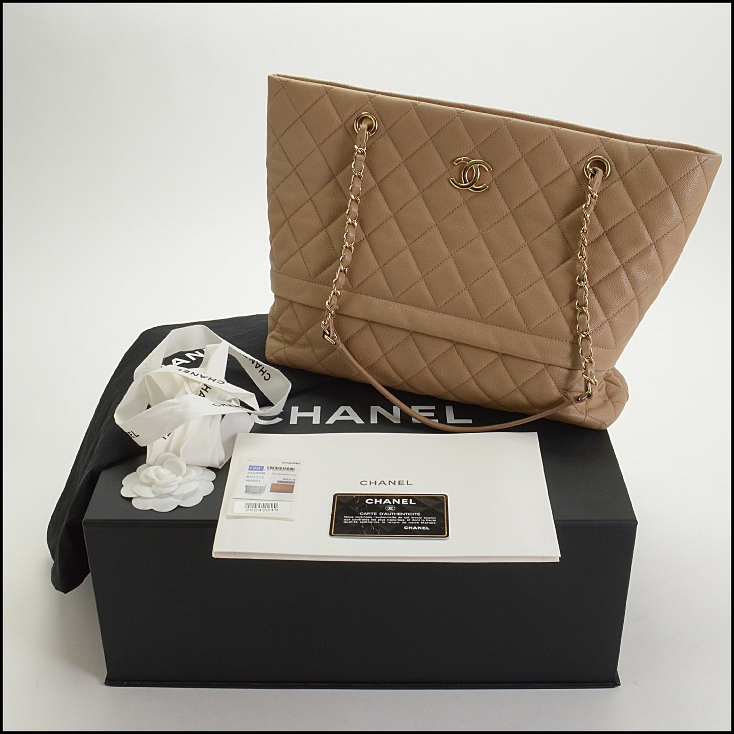 RDC14915 CHANEL 2019 Beige Caviar Leather Gold HW Rolled Up Bag
