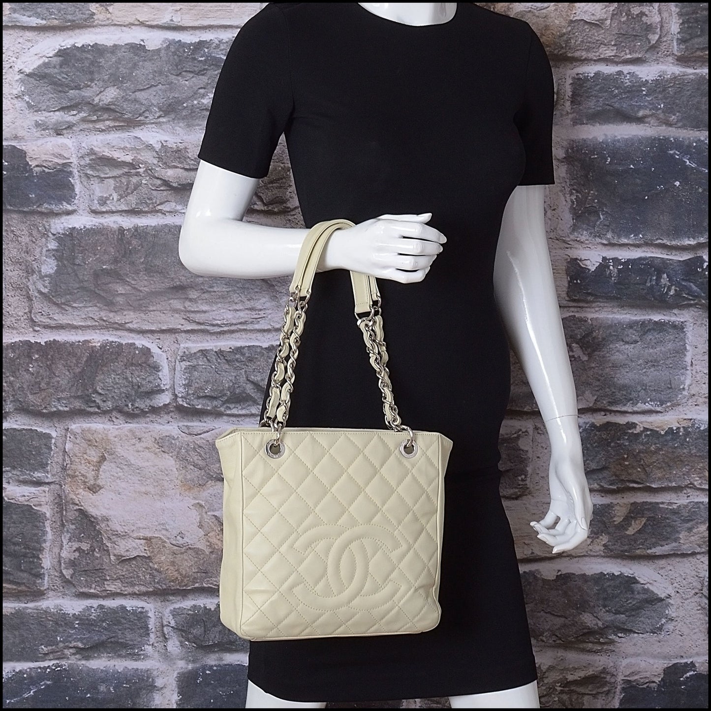 RDC14116 Authentic CHANEL White Caviar Leather Petite Shopping Tote Bag