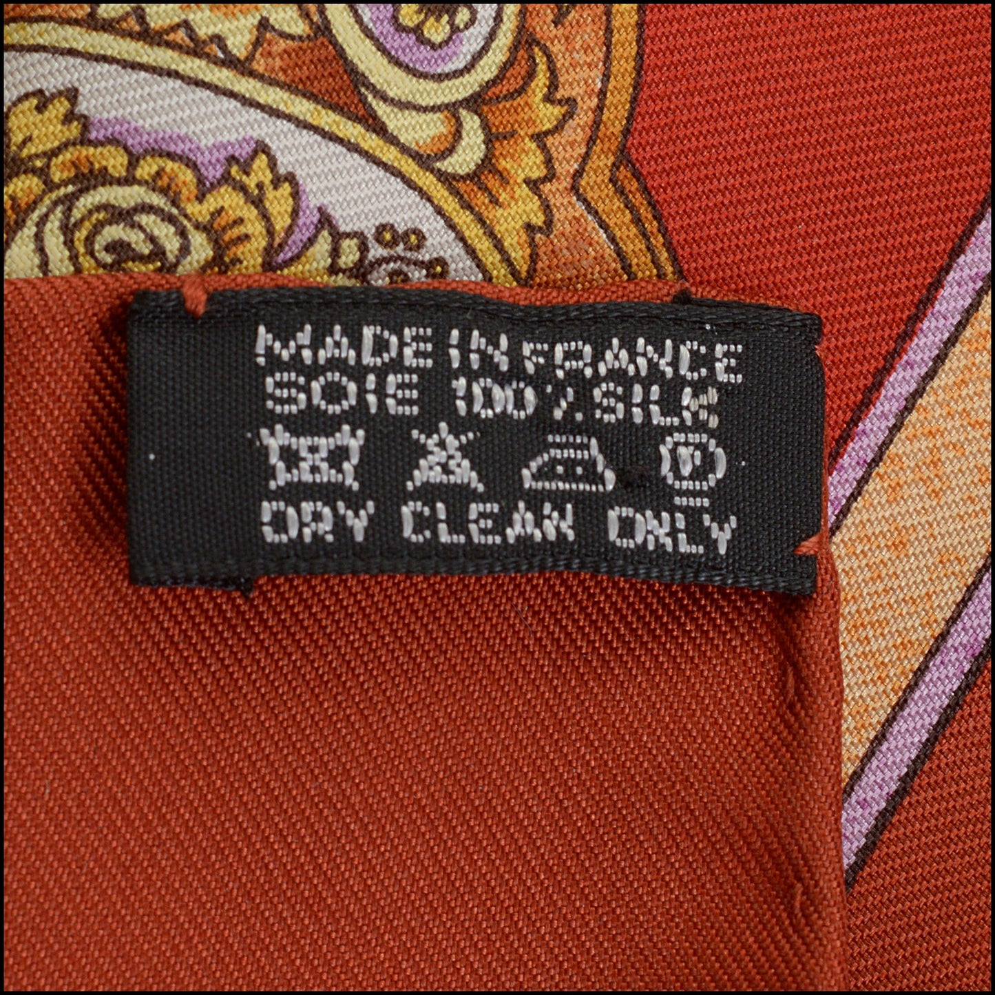 RDC14900 HERMES Rouge "Qu'importe le Flacon" 90 Silk Scarf