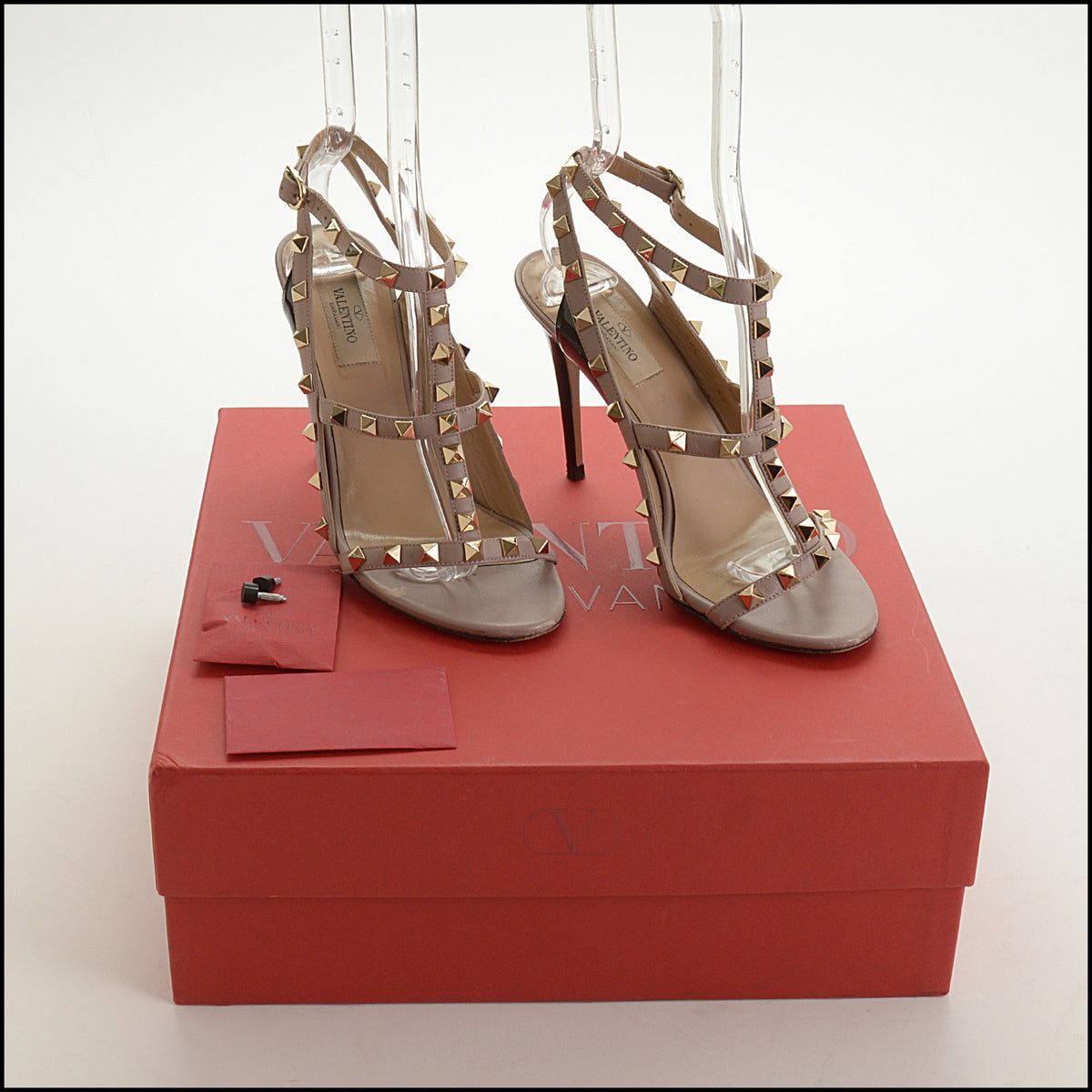RDC15700 VALENTINO GARAVANI Poudre Leather/Black Patent Rockstud Ankle Sandals Size 37
