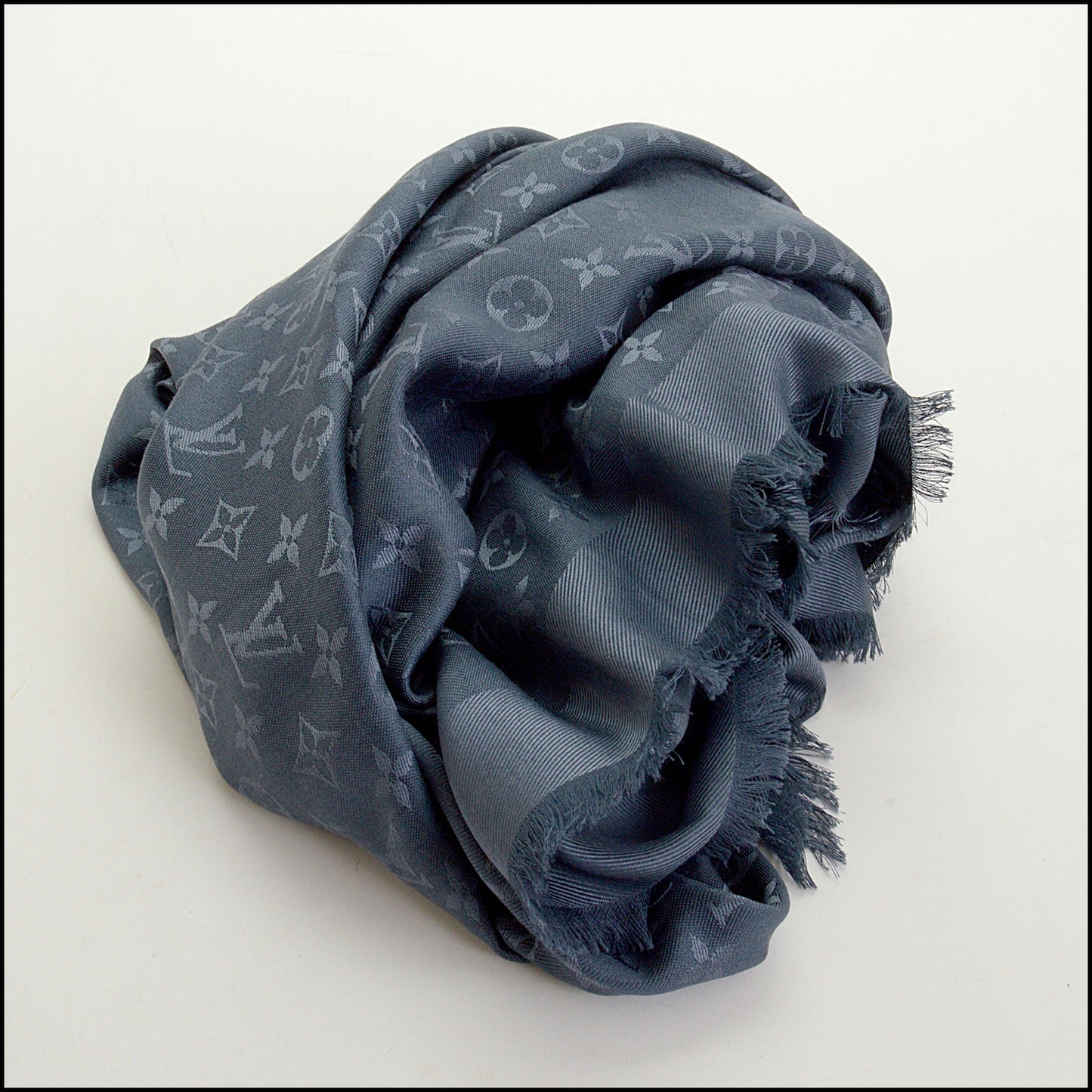 RDC14931 LOUIS VUITTON Carbone Dark Blue-Grey Monogram Classic Shawl