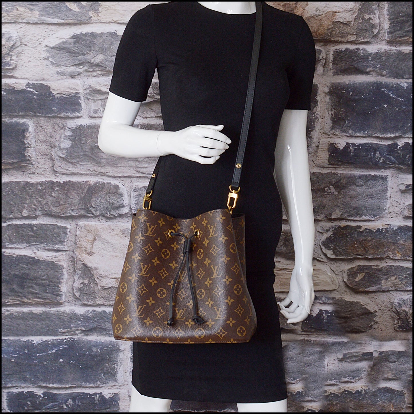 RDC15029 LOUIS VUITTON Black Leather Monogram Neo Noe MM Bag