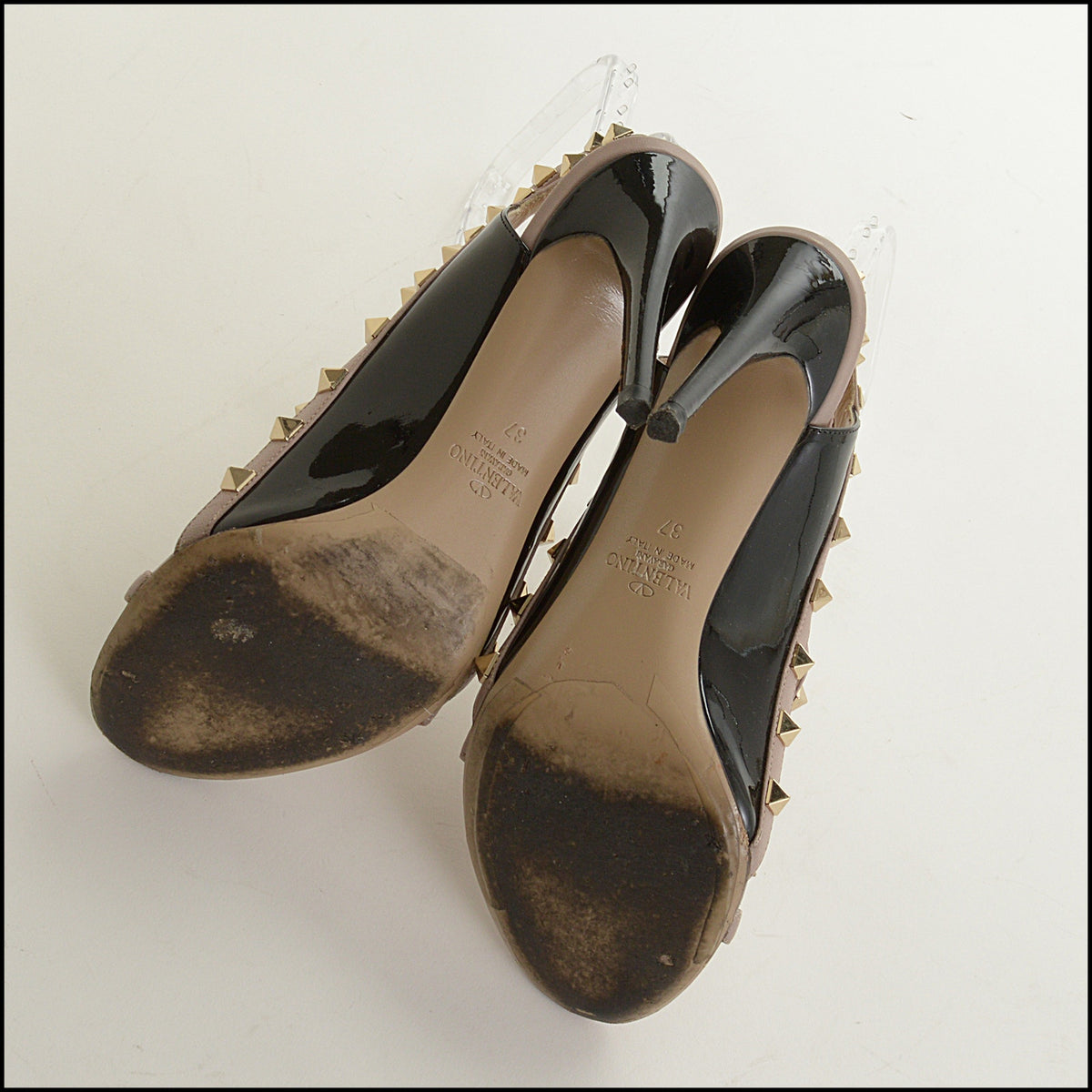 RDC15700 VALENTINO GARAVANI Poudre Leather/Black Patent Rockstud Ankle Sandals Size 37