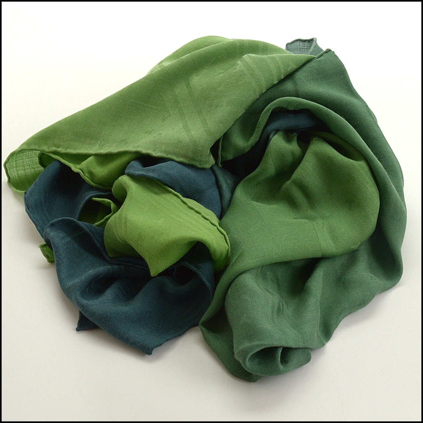 RDC15226 TIFFANY & CO. Green Dancing T Silk and Wool Stole 140cm