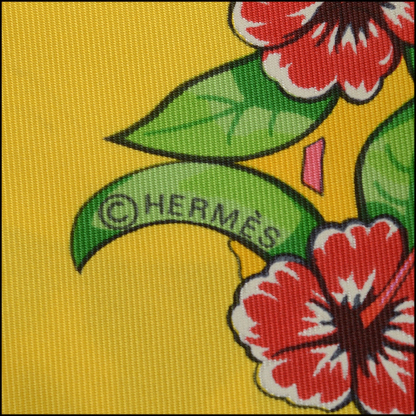 RDC14795 HERMES Yellow "Jungle Love" Leopards Silk Scarf 90