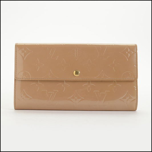 RDC14853 LOUIS VUITTON Beige Vernis Monogram Sarah Wallet