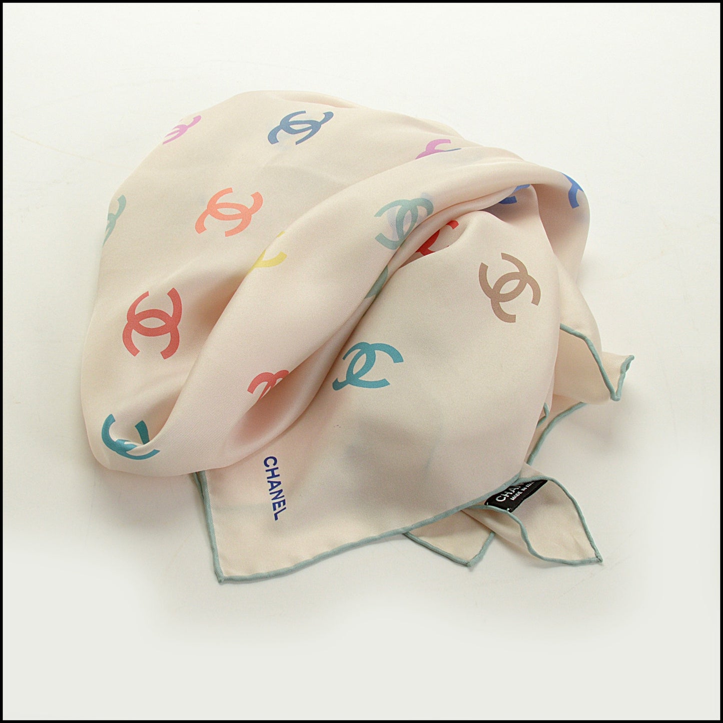 RDC15052 CHANEL "21 Ivory / Multicolor CC Logo Silk Twill Square Scarf