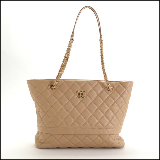 RDC14915 CHANEL 2019 Beige Caviar Leather Gold HW Rolled Up Bag