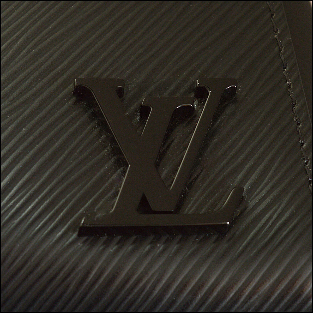 RDC15643 LOUIS VUITTON Black Epi Leather Cluny Mini With Long Strap