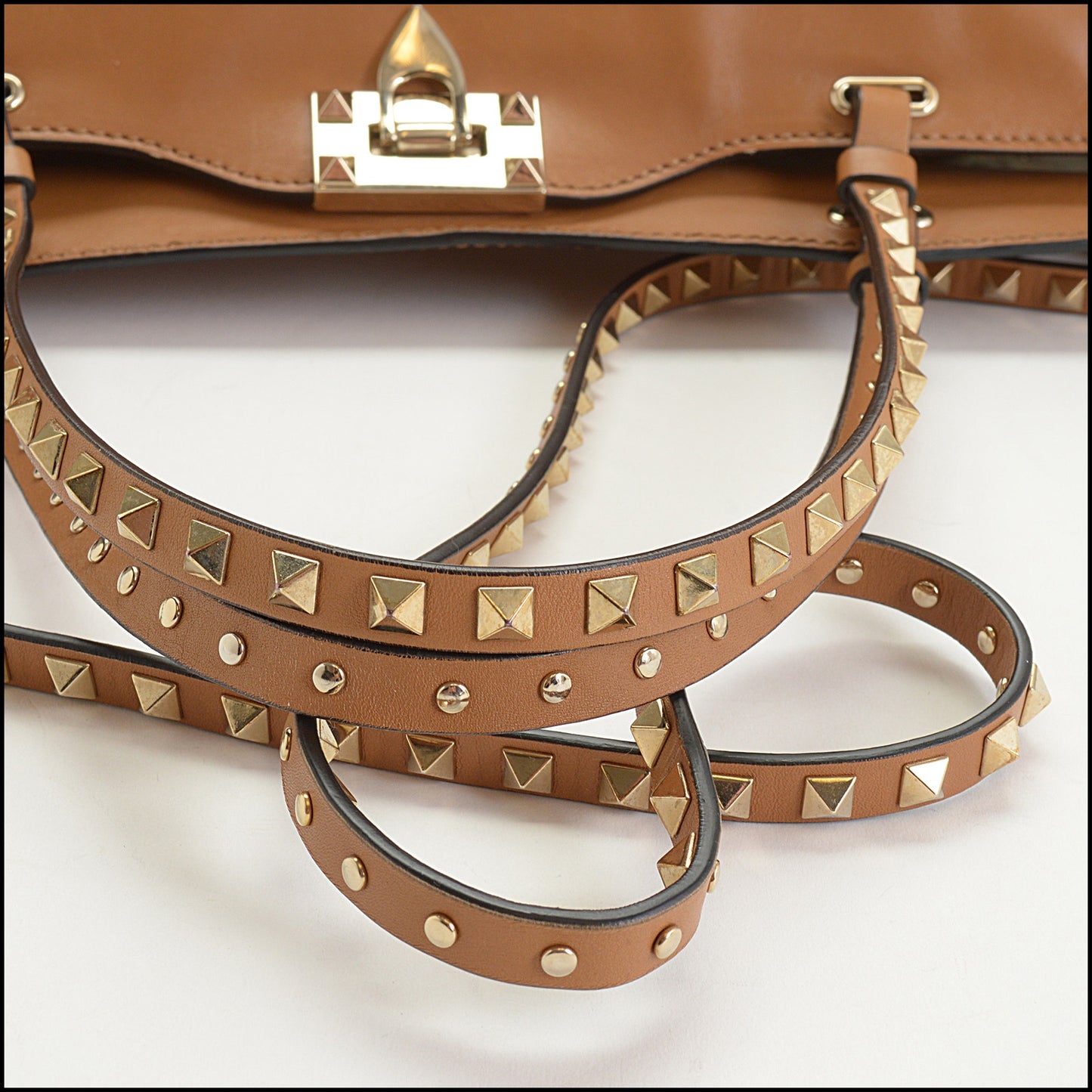 RDC14548 VALENTINO GARAVANI Tan Leather Rockstud Tote Bag