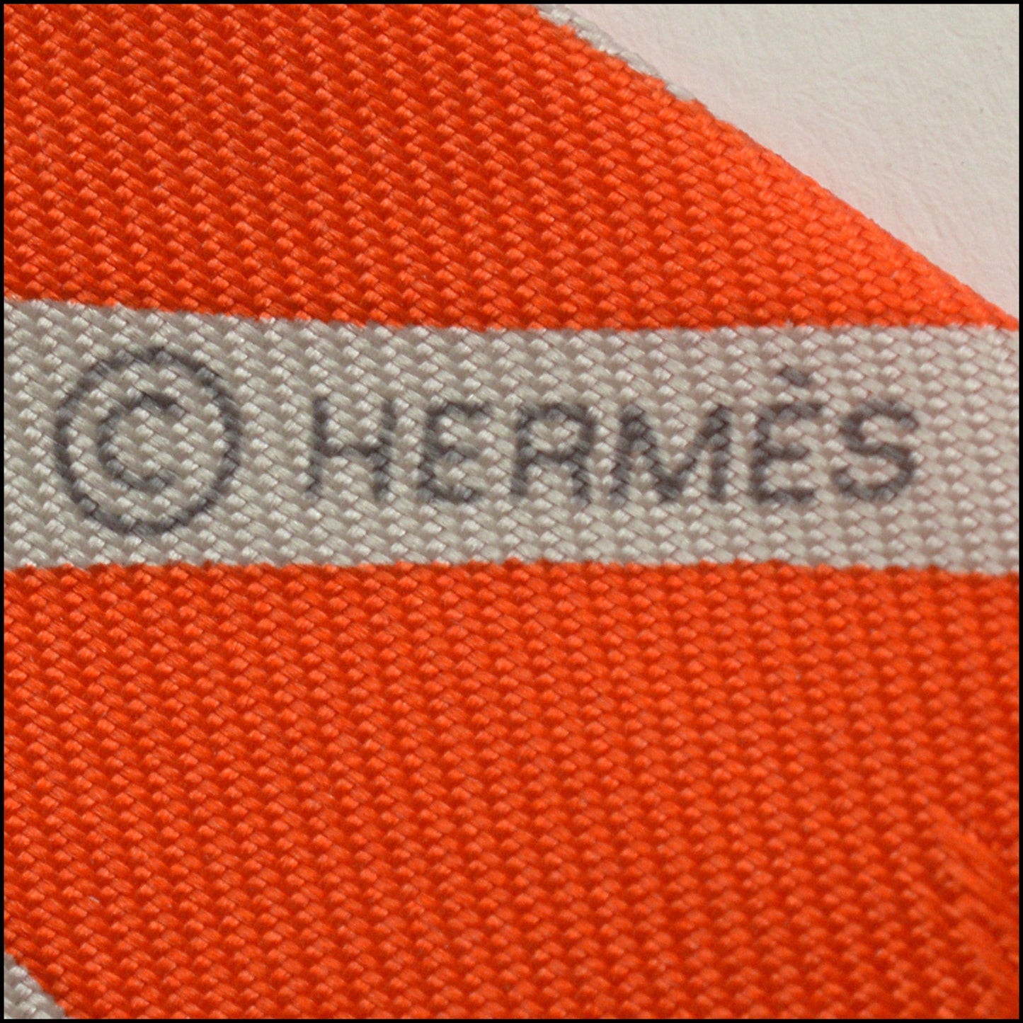 RDC15238 HERMES Vermillion and Gris Perle Bouquet Final Leather Fringe Twilly