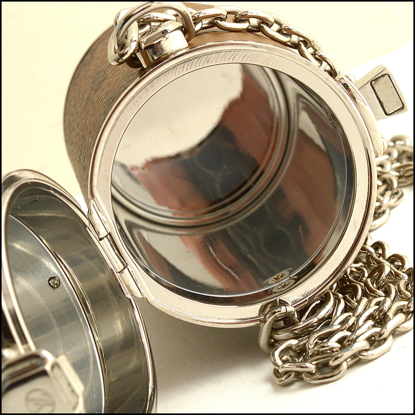 RDC15149 LOUIS VUITTON '19 Brown Reverse Monogram Lipstick Case