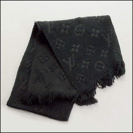 RDC15169 LOUIS VUITTON Black Logomania Scarf