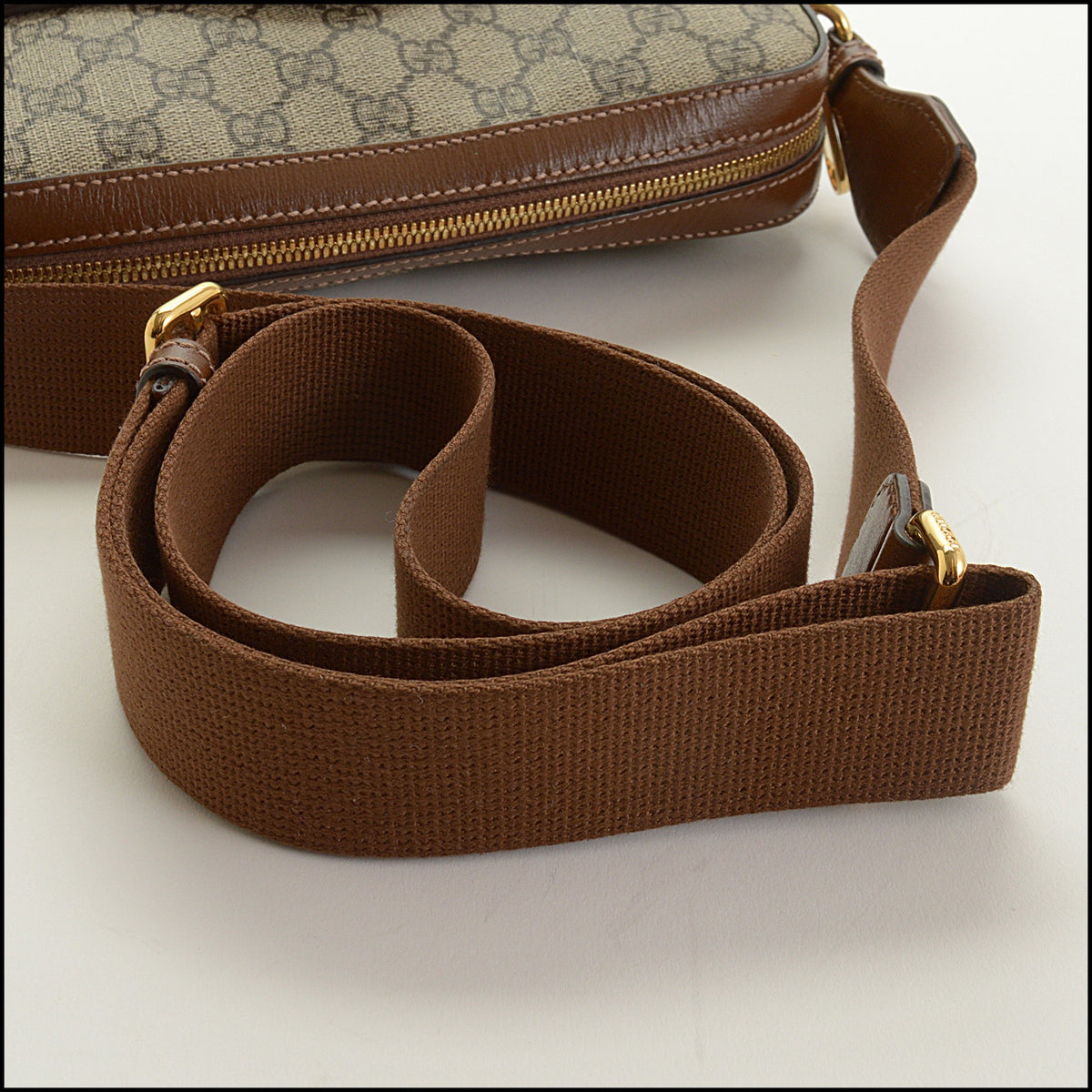 RDC15631 GUCCI Brown GG Supreme Monogram Messenger Bag