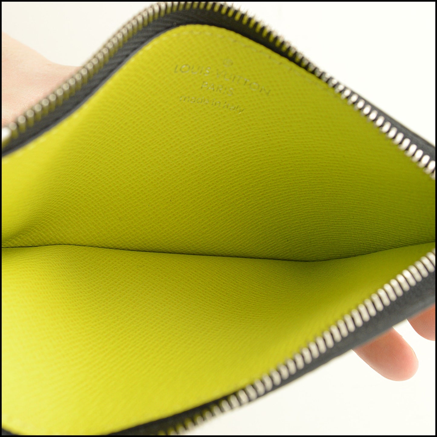 RDC15150 LOUIS VUITTON '19 Lime Green Taigarama Coin & Card Wallet