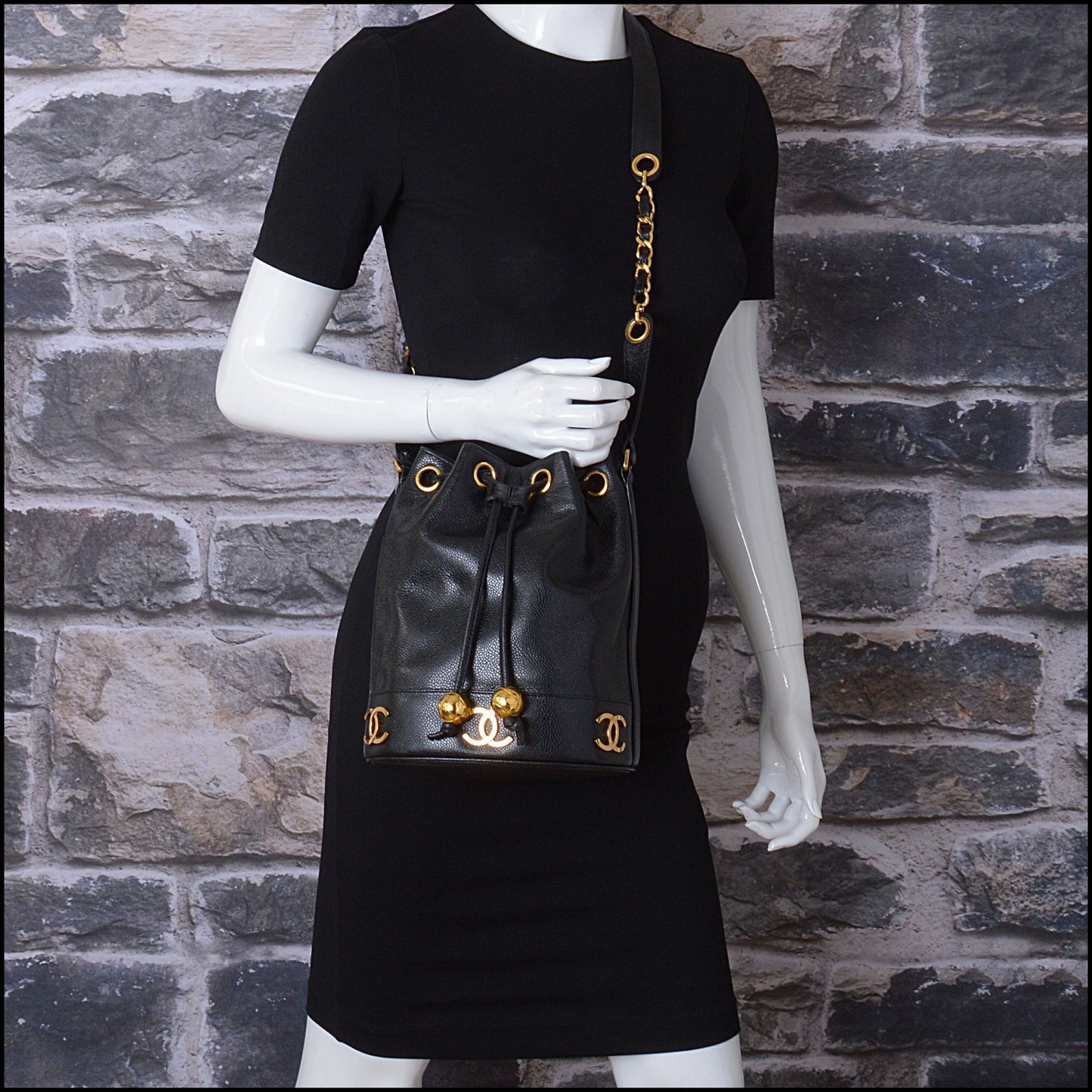 RDC14623 CHANEL Vintage '91-'94 Black Caviar Leather CC Logos Small Bucket Bag