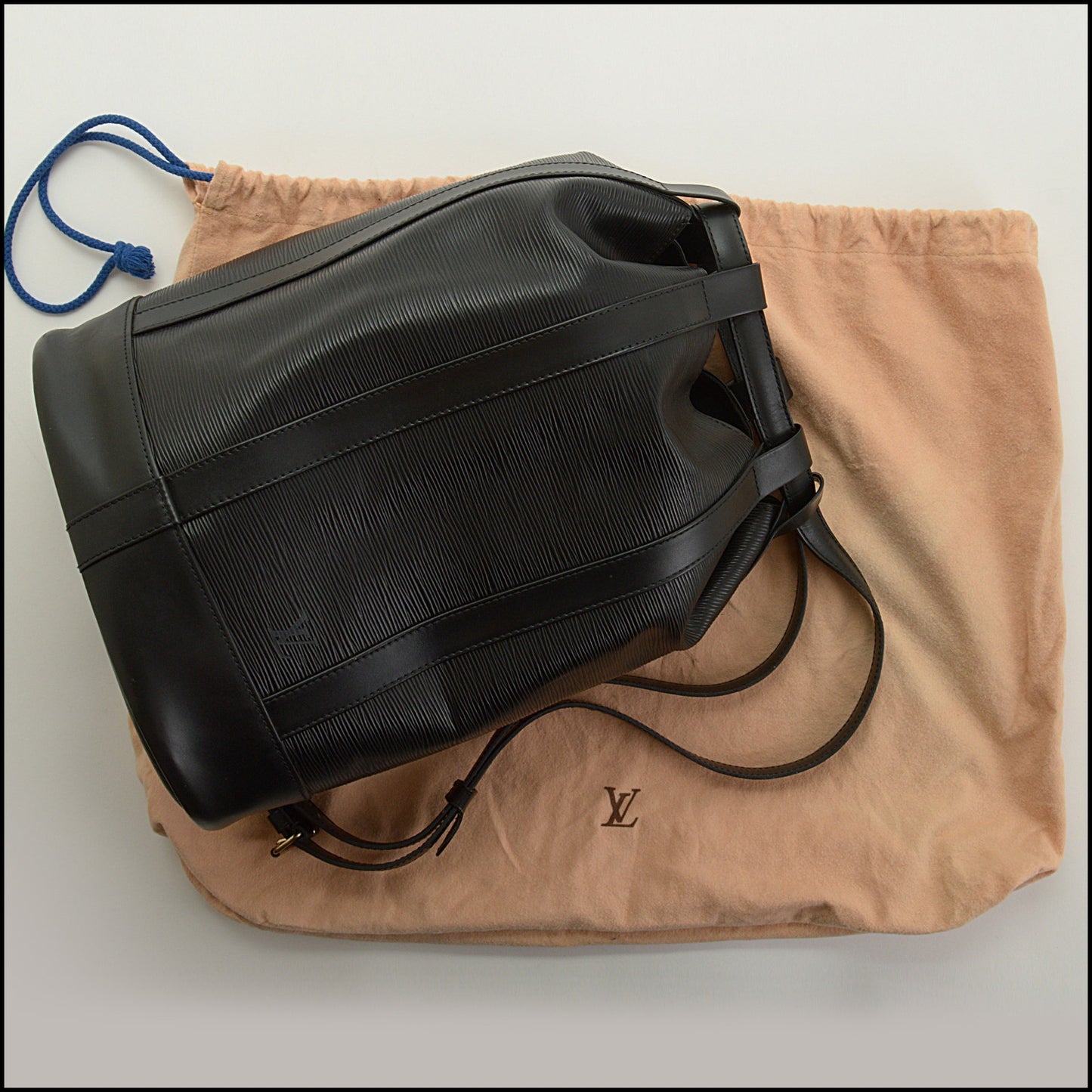 RDC15018 LOUIS VUITTON '95 Black Epi Leather Randonnee Sling Bag