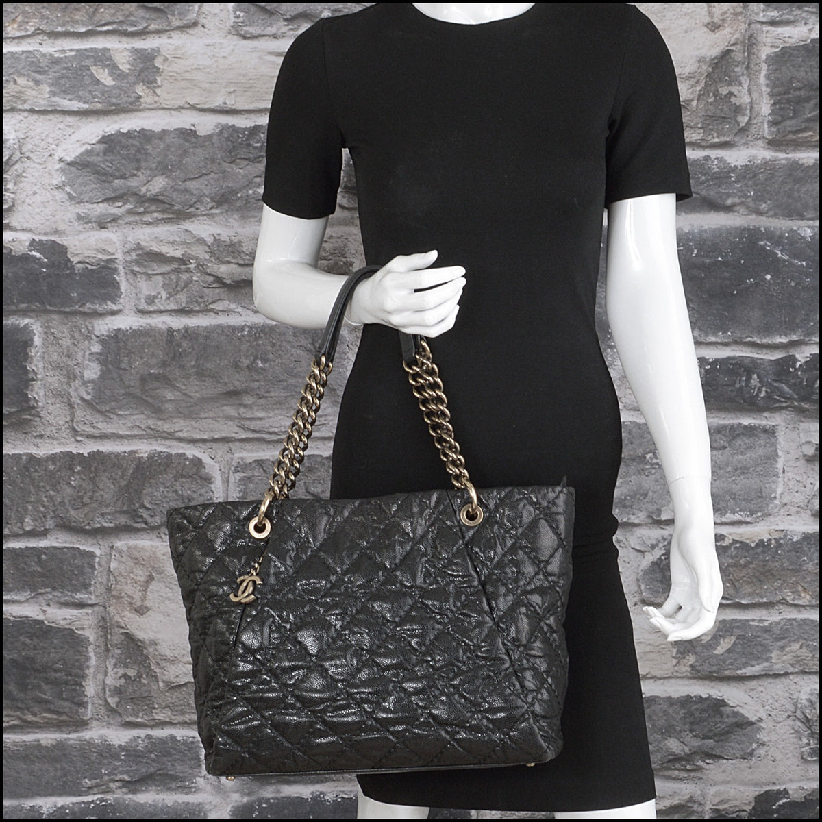 RDC15639 CHANEL 2011-2012 Black Caviar Leather Coco Pleats Tote Bag