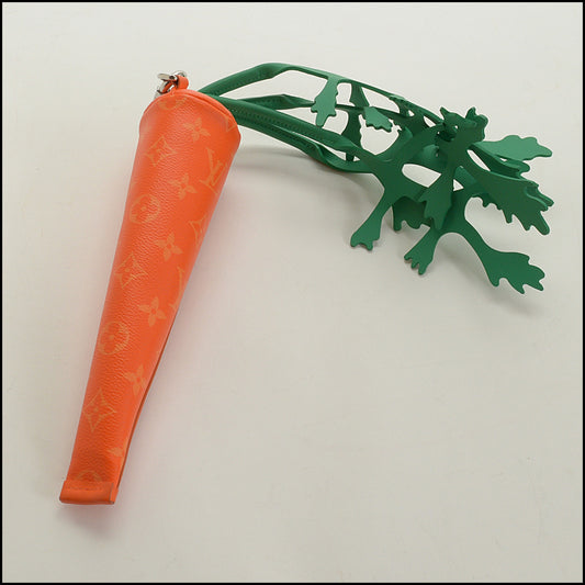 RDC15102 LOUIS VUITTON Limited Edition Orange Carrot Pouch