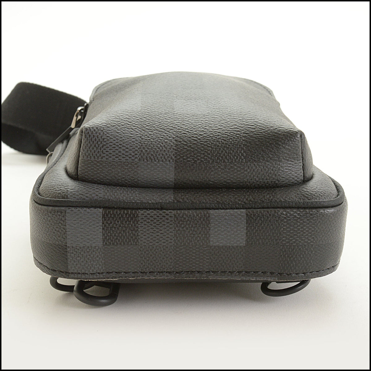 RDC15728 LOUIS VUITTON '26 Black Damoflage Avenue Slingbag