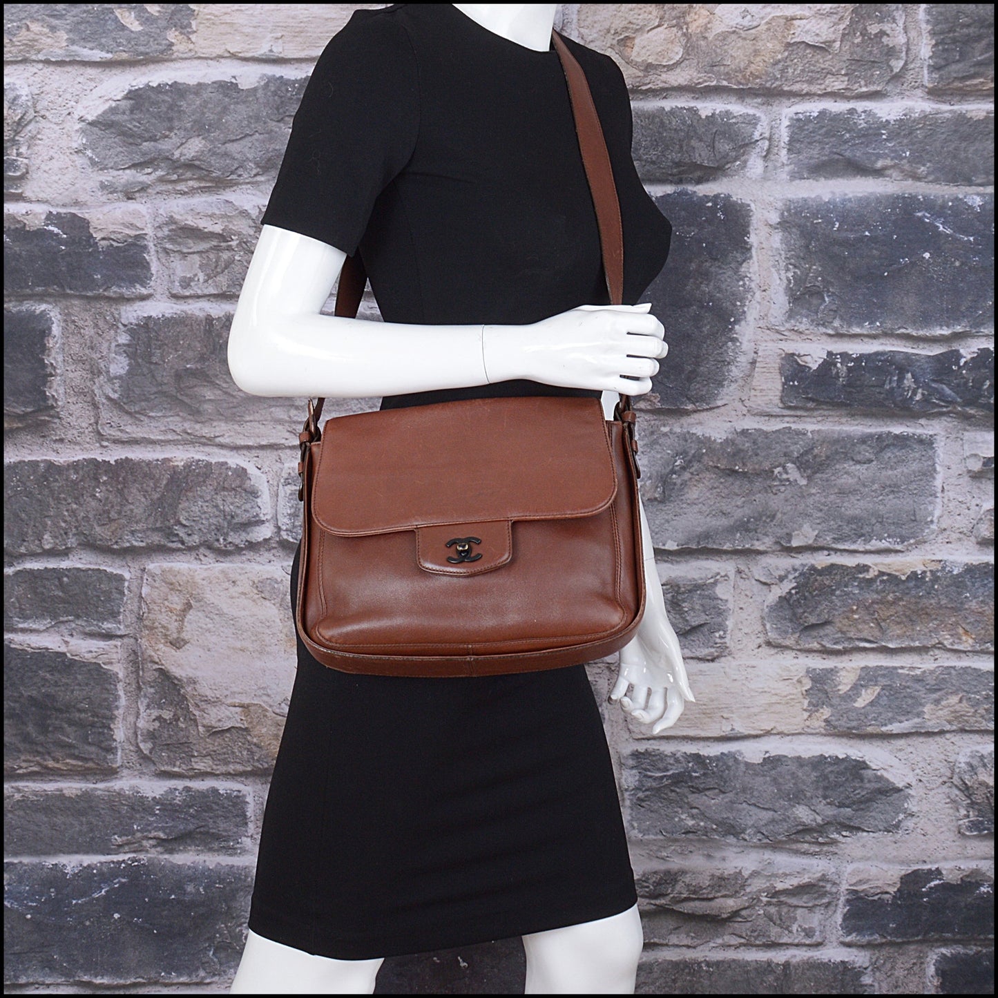 RDC15010 CHANEL '97/'99 Brown Leather CC Turn Lock Saddle Flap Bag