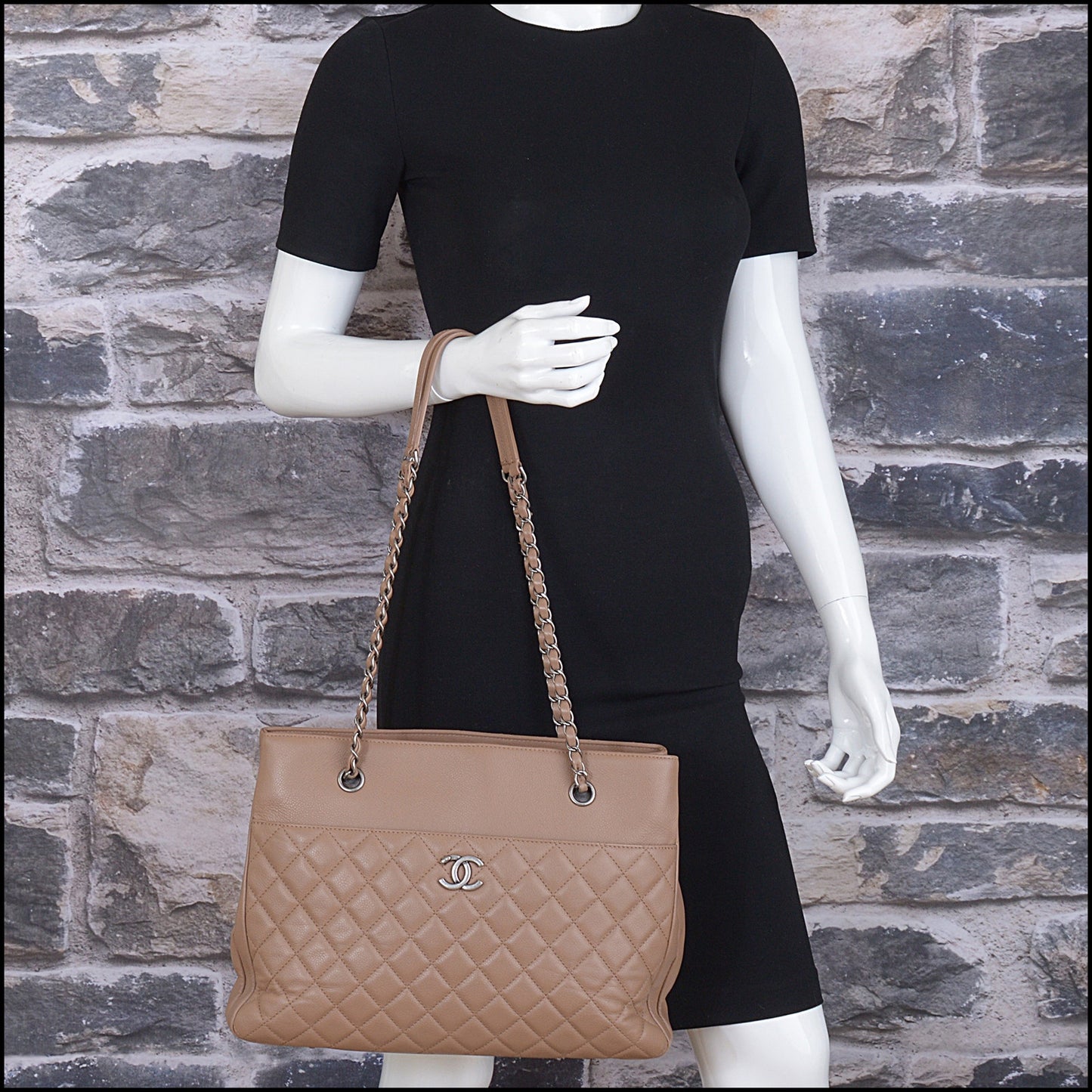 RDC15175 CHANEL '17 Brown Caviar Leather Urban Companion Shopping Tote